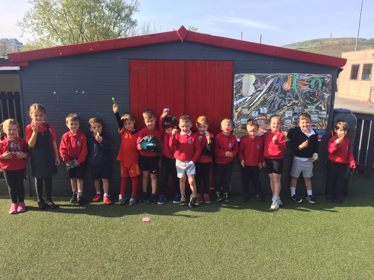 YsgolGymraegD's tweet photo. #chwyddwydr #chwiban #chwarel #chwech #chwaer #chwilen 👏🏼 https://t.co/LUUAkGs4tm
