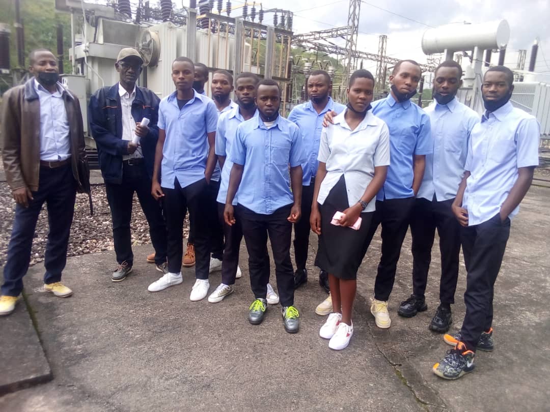 Ejo kuwa Kane le28/04/2022 ku nkunga ya <a href="/expertisefrance/">Expertise France</a> abanyeshuli ba Kinihira TVET School bakoze urugendo shuli basura Urugomero rwa Mukungwa mukureba uko rutunganya umuriro was mashanyarazi.Abanyeshuli barusuye nabiga muri Electricity Level5.Turashimira <a href="/expertisefrance/">Expertise France</a> .