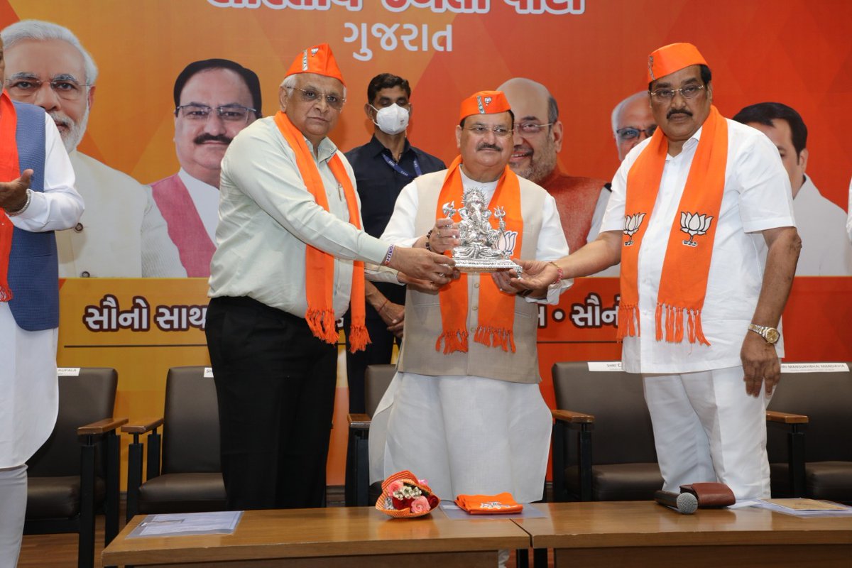 BJP4Gujarat's tweet photo. માનનીય રાષ્ટ્રીય અધ્યક્ષ શ્રી @JPNadda જીની અધ્યક્ષતામાં તથા મુખ્યમંત્રી શ્રી @Bhupendrapbjp અને પ્રદેશ અધ્યક્ષ શ્રી @CRPaatil ની વિશેષ ઉપસ્થિતિમાં પ્રદેશ કાર્યાલય 'શ્રી કમલમ્' ખાતે પ્રદેશ બેઠક યોજાઈ. https://t.co/7sBopulkDN