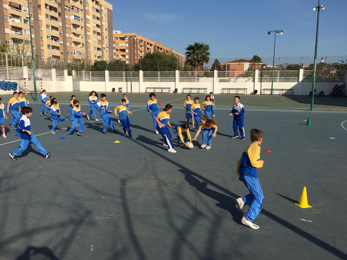C_E_Marni's tweet photo. #educacionfisicaprimariamarni vuelven los juegos cooperativos #interclases 4ºB vs 4ºD  Rugbol #estosiquenosgusta #molamucho #deporteydiversión #competiciónsaludable https://t.co/90CioxA3YF