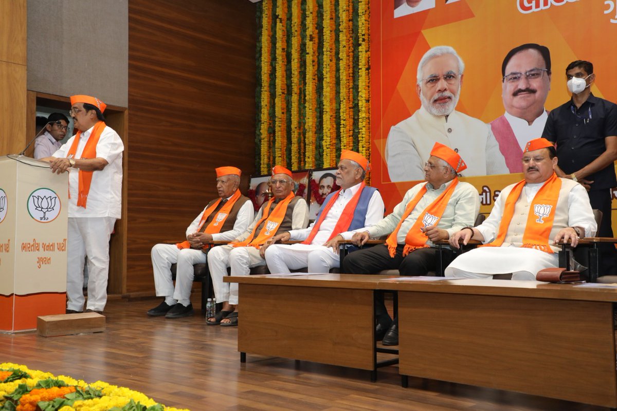 BJP4Gujarat's tweet photo. @JPNadda @Bhupendrapbjp @CRPaatil આ બેઠકમાં વરિષ્ઠ નેતા શ્રી વજુભાઈ વાળા, કેન્દ્રીય મંત્રી શ્રી @mansukhmandviya , શ્રી @PRupala , રાષ્ટ્રીય ઉપાધ્યક્ષ ડૉ. @MPDrBDShyal , પ્રદેશ કોષાધ્યક્ષ શ્રી સુરેન્દ્રભાઈ પટેલ તથા... https://t.co/eZGNUWoiAy