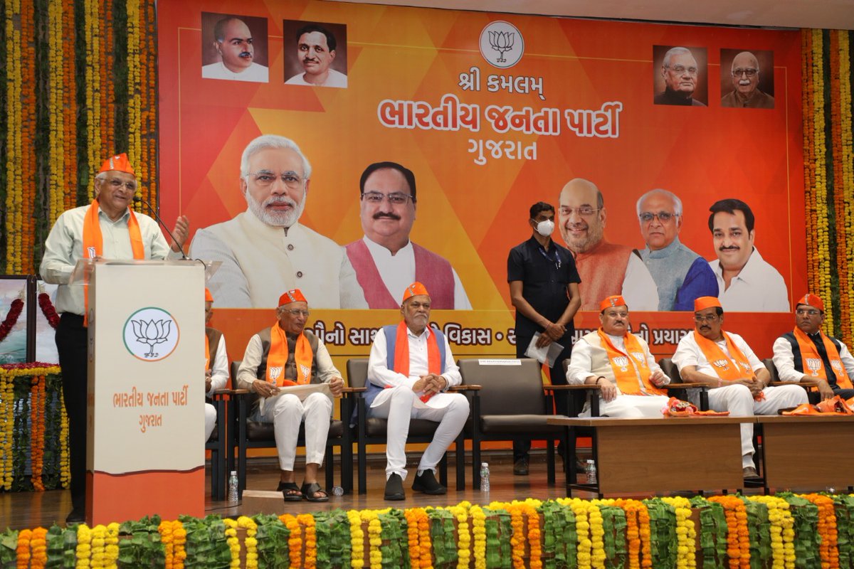 BJP4Gujarat's tweet photo. @JPNadda @Bhupendrapbjp @CRPaatil આ બેઠકમાં વરિષ્ઠ નેતા શ્રી વજુભાઈ વાળા, કેન્દ્રીય મંત્રી શ્રી @mansukhmandviya , શ્રી @PRupala , રાષ્ટ્રીય ઉપાધ્યક્ષ ડૉ. @MPDrBDShyal , પ્રદેશ કોષાધ્યક્ષ શ્રી સુરેન્દ્રભાઈ પટેલ તથા... https://t.co/eZGNUWoiAy