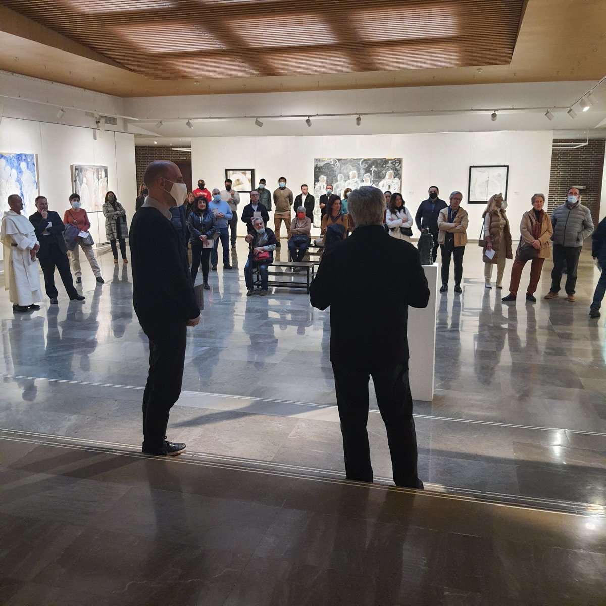 Anoche tuvimos la inauguración de #MEMORIAS en el espacio <a href="/O_lumen/">O_LUMEN</a> #Madrid | Si bien no es el mejor día para ver la exposición tuvimos la suerte de escuchar las explicaciones del propio artista #VicenteMolina |  Hasta el 26 de junio | Gracias <a href="/CaligramaPC/">Caligrama Proyectos</a> <a href="/dominicos_es/">Dominicos</a> |