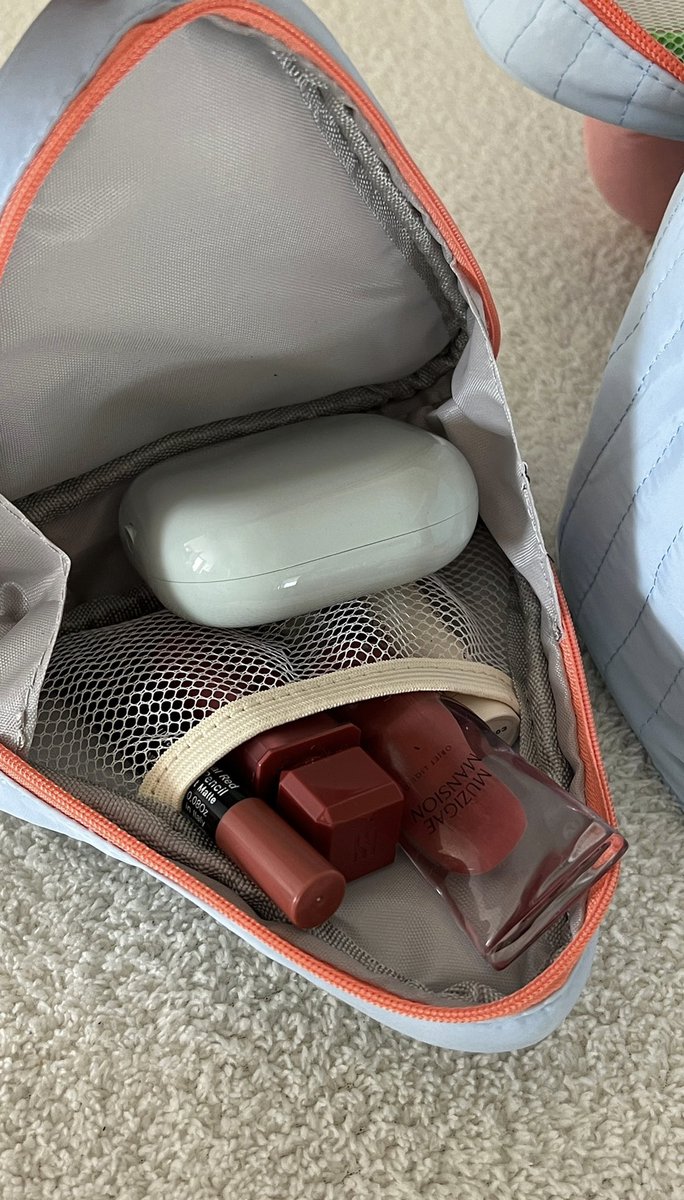 여러분..넘 귀여운 메이크업 박스 겸 파우치 준비했어요🥹💖실물은 더 귀여움😭사이즈 넉넉하고 가벼워요. 최대 할인가로 준비했구요 선물용으로도 넘넘 추천! 구경 오세요🎁 
naver.me/FFnMyqPO

#RT이벤트 리트윗해주신 3분을 추첨해서 1명: 큰 파우치 / 2명 : 미니 파우치를 보내드립니다.