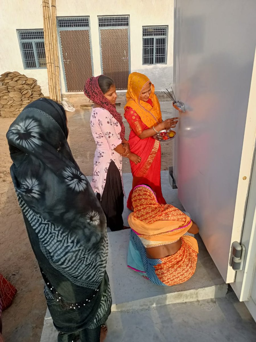 manjari_org's tweet photo. This intervention will help farmers find the right price and the partners without worrying about perishability.
#FreshKatori #StoreUpaya #ManjariFoundation #womenartisans #womensenterprise #microenterprise #womensempowerment #bethechange #atmanirbharBharat #Sakhi #AVSAR #Saheli https://t.co/AGRkWGLJEC