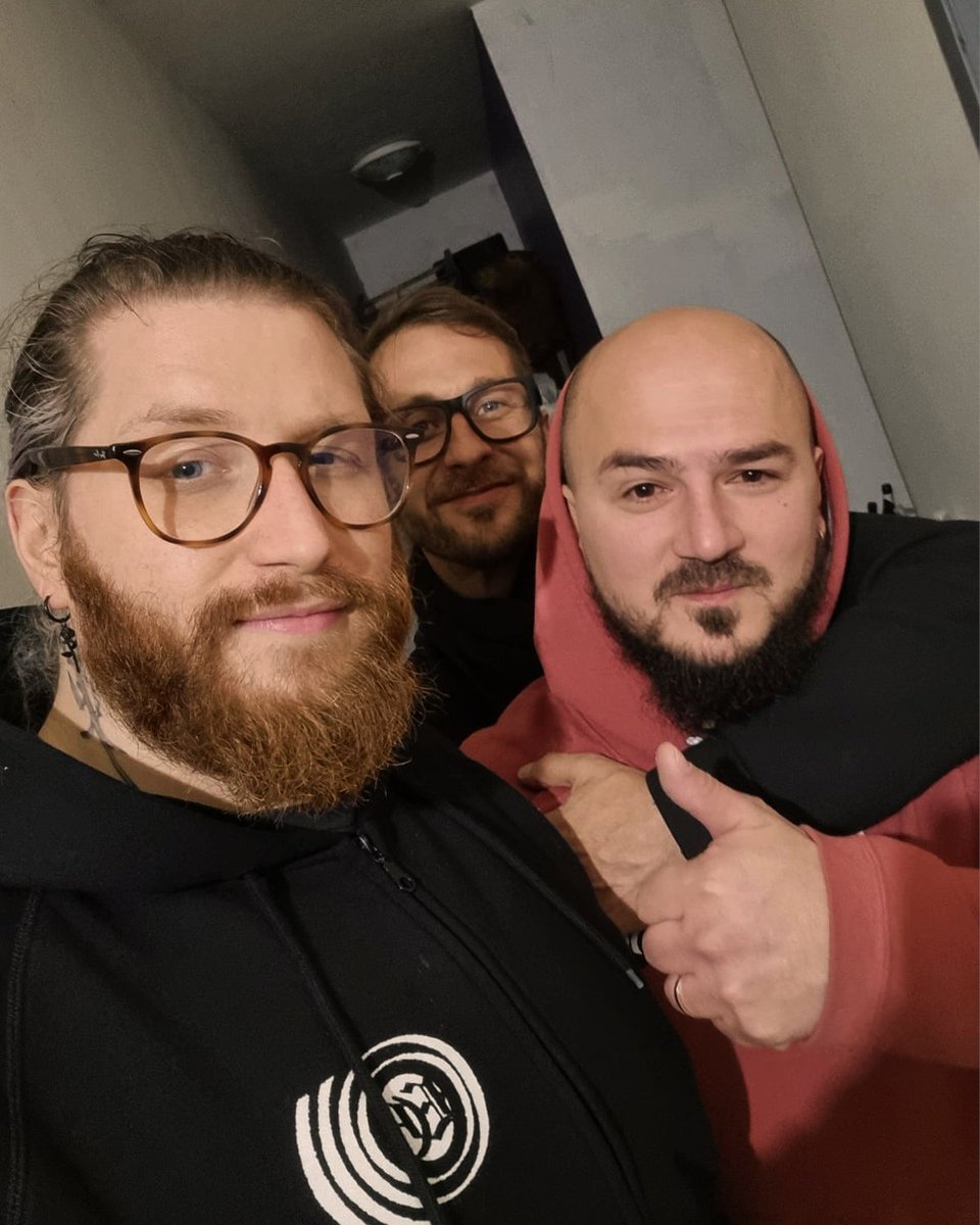DAGOBA1's tweet photo. Nothing but the 𝗕𝗔𝗦𝗦 🕸⚡️
Also say hi to our sound engineer Nico at the back 👋🏻
Enjoy our new album BY NIGHT ⚡️ across Europe:
Tonight: Hannover 🇩🇪
01.05: Aalborg 🇩🇰
02.05: Vanløse 🇩🇰
03.05: Kolding 🇩🇰
05.05: Kopervik 🇳🇴
#Dagoba #InfectedRain #OnceAwake #EcdysisByNight https://t.co/5pNrdF6c1N