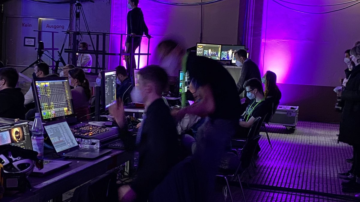 sandstorm_tobi's tweet photo. Shoutout to the technical team of #neoscon managing the stage presentation and the livestream at https://t.co/9gEramgwht https://t.co/Y680VW9NDI