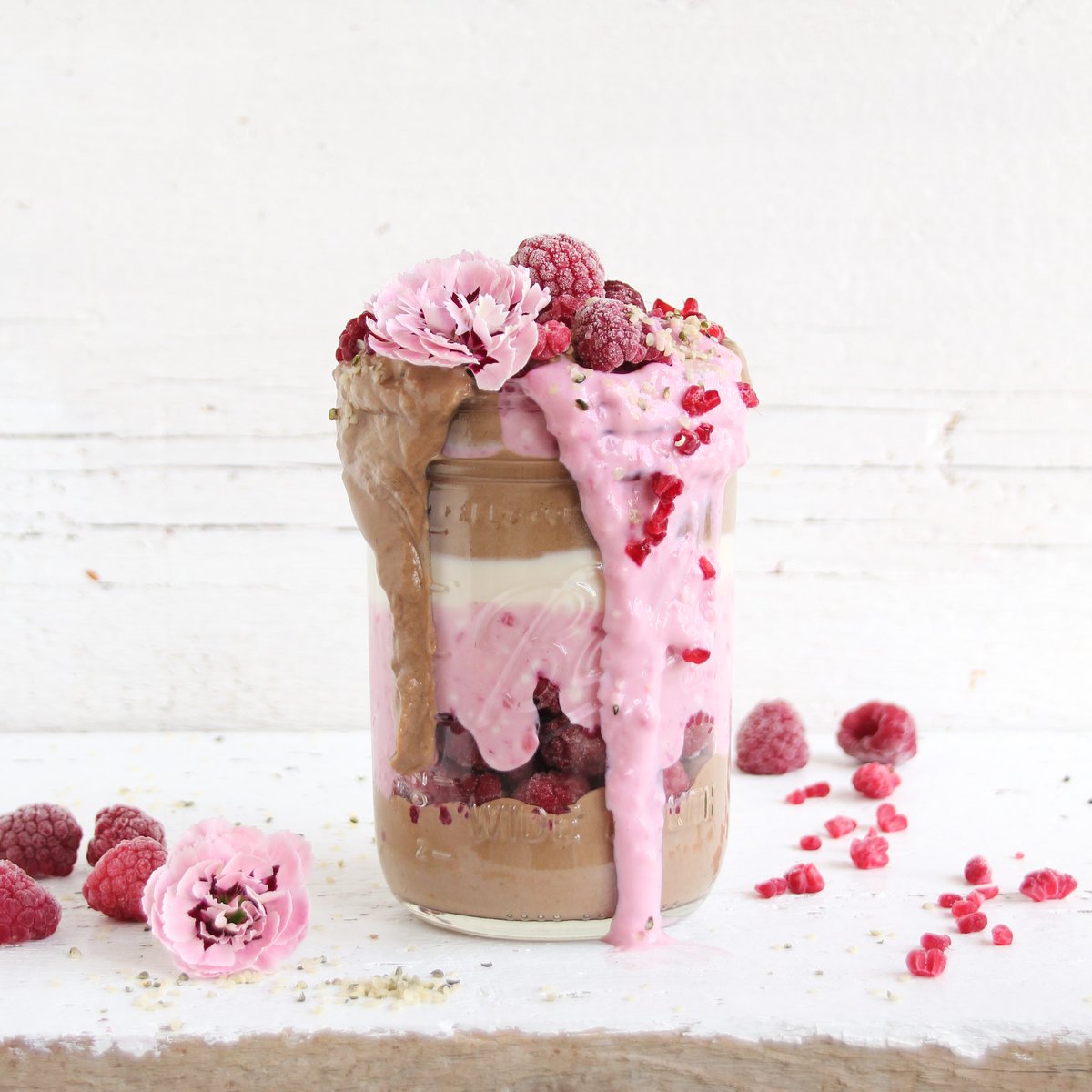 AnnaMariaKrats's tweet photo. GM #NFTCommunity ☀️

It’s day 4/10 #nominatedtosharemyart

„breakfast in a jar #3“ 🍓It’s a chocolate nicecream parfait layered with plain soy yogurt, homemade raspberry yogurt and some more frozen raspberries 👅

#foodphotography #NFTphotography https://t.co/dPR5lKlyQD