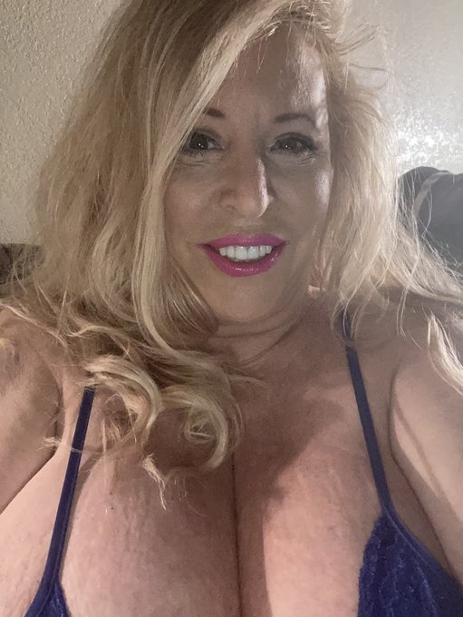 I&rsquo;m gonna have some dinner and then I&rsquo;m going to bed. It was a very rough bad day for me and I just want<a href="/tag/lasvegas"class="tags"><span>#lasvegas</span></a><a href="/tag/bigtits"class="tags"><span>#bigtits</span></a><a href="/tag/bignaturals"class="tags"><span>#bignaturals</span></a><a href="/tag/bigbreasts"class="tags"><span>#bigbreasts</span></a>