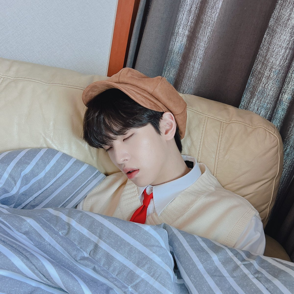 jnniesnshine's tweet photo. plssss allen so cuteee let me cry https://t.co/1JDTQBq7Ml