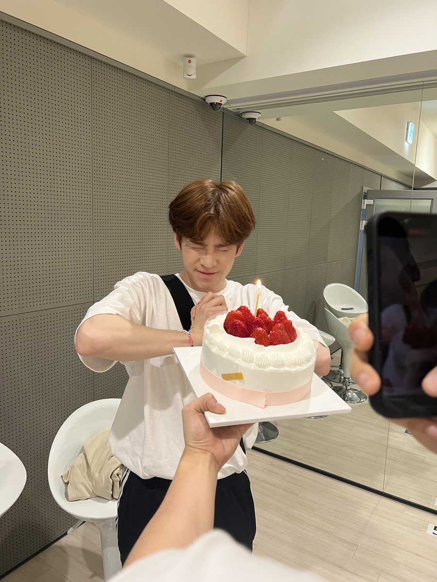 jnniesnshine's tweet photo. plssss allen so cuteee let me cry https://t.co/1JDTQBq7Ml
