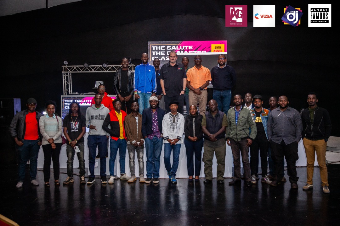 djbushbaby's tweet photo. Daily Gratitude!!!! @FlavaRadioJock would say, #WhatADay, I would say #WhatAWeek #NextChillOut #STDJUG #MasterClass1 #FamilyAffair #LCA256 https://t.co/3l1v8nipGo