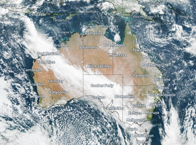 weatherzone's tweet photo. One enormous weather system stretching more than 5,000 km from Indonesia to Tasmania, like a giant sash across Australia. So what's going on, and how much rain is this classic northwest #cloudband delivering?
More at https://t.co/yHeEuoxRmi https://t.co/BLu94imml0