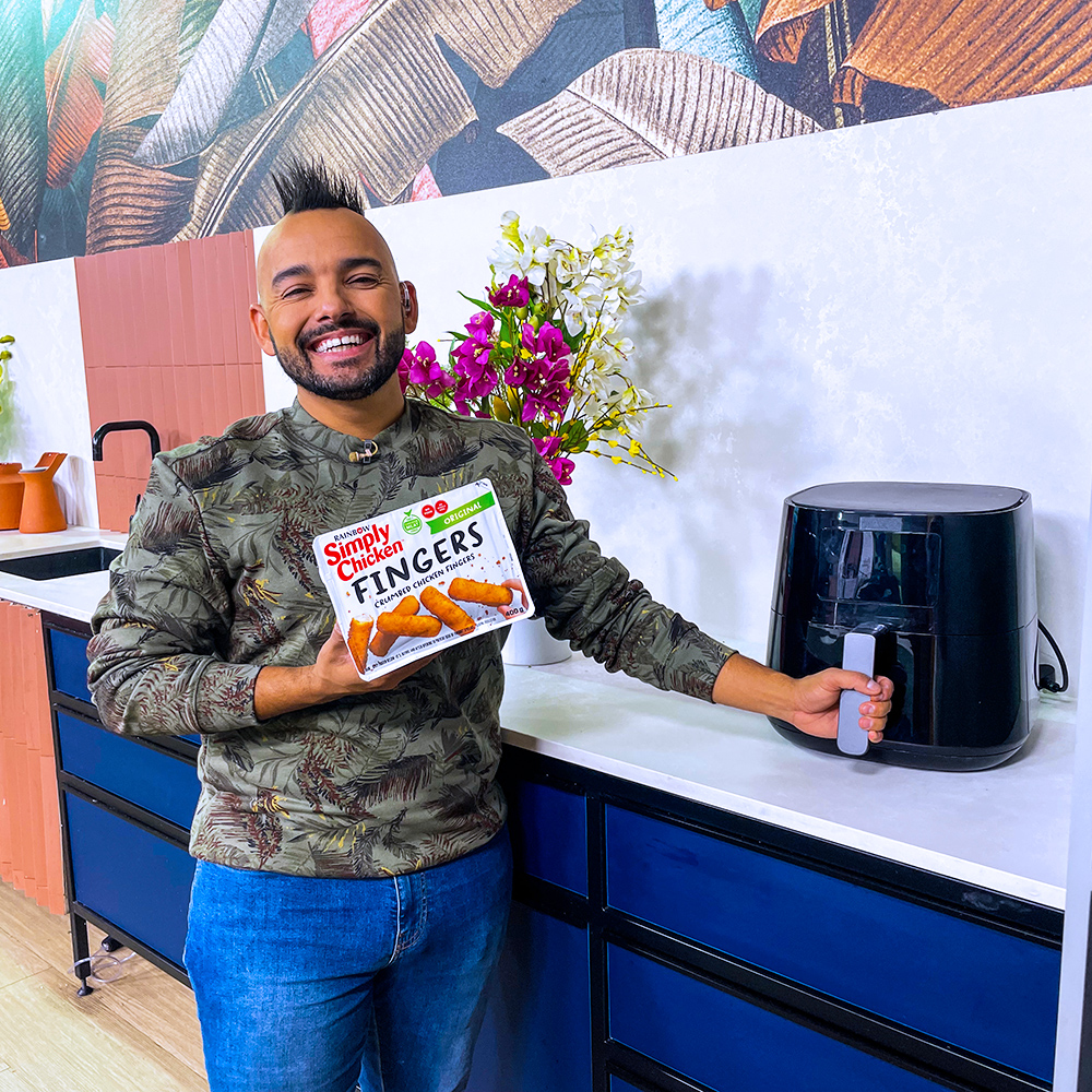 expressoshow's tweet photo. Last chance to win an Airfryer with #SimplyChicken!
Tell us your #RealMom Easter holiday stories and remember to include #RealMom in your answer.
Competition closes TODAY at 12PM!
Ts&Cs apply https://t.co/RF4i4MqiZM
#ExpressoShow https://t.co/FcG1LlMsUx