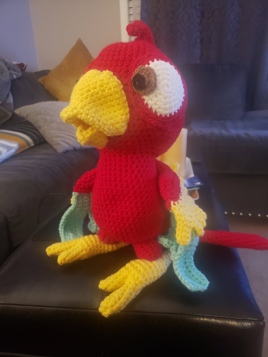 Chealc17's tweet photo. My latest crocheted creation. I love @24ctParrots project so took some inspiration from that this time. #bemoreparrot 🧶🦜🦜🦜🧶 https://t.co/auSK8Sp0AQ