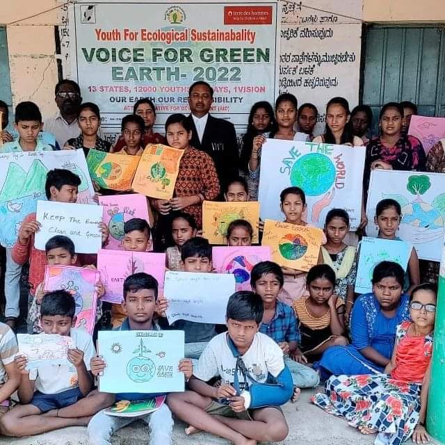 for_ecological's tweet photo. Karnataka Youth Network observed Earth Day and launched the 45 days campaign of Voice for Green Earth through press conference. Youth also did plantation, rallies in order to create awareness among the people for healthy environment

#voiceforgreenearth #earthday https://t.co/Eae3BEaVUo