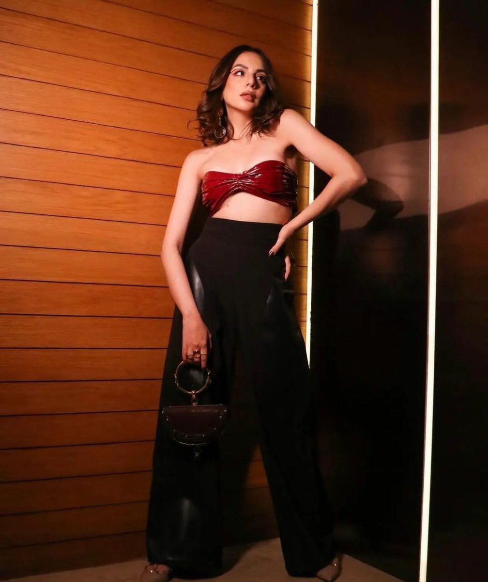 Aza_Fashions's tweet photo. Add these quintessential dresses from #sameermadan and get set for the night, from the sundowner to a cocktail party these pieces are every bit glam ✨
Address: 24 Turner Road, Bandra West, Mumbai - 50 | Ph: +91 98332 81197
#aza #azafashions #ParineetiChopra #RakulPreetSingh https://t.co/Yl3nWFbwVm
