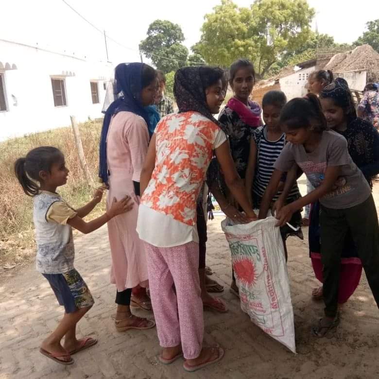 for_ecological's tweet photo. Uttar Pradesh Youth Network launched 45 days campaign VOICE FOR GREEN EARTH through rallies, poster making, etc and created awareness in the community through different other activities too.

#youthforecologicalsustainability #YES  #voiceforgreenearth #earthday #youthnetwork https://t.co/SHetAIVzNf