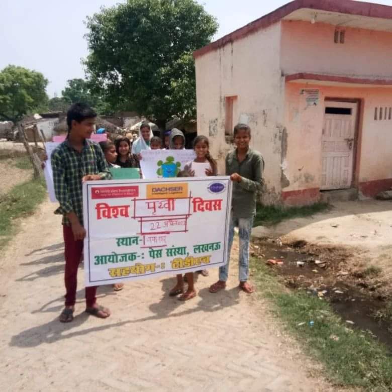 for_ecological's tweet photo. Uttar Pradesh Youth Network launched 45 days campaign VOICE FOR GREEN EARTH through rallies, poster making, etc and created awareness in the community through different other activities too.

#youthforecologicalsustainability #YES  #voiceforgreenearth #earthday #youthnetwork https://t.co/SHetAIVzNf