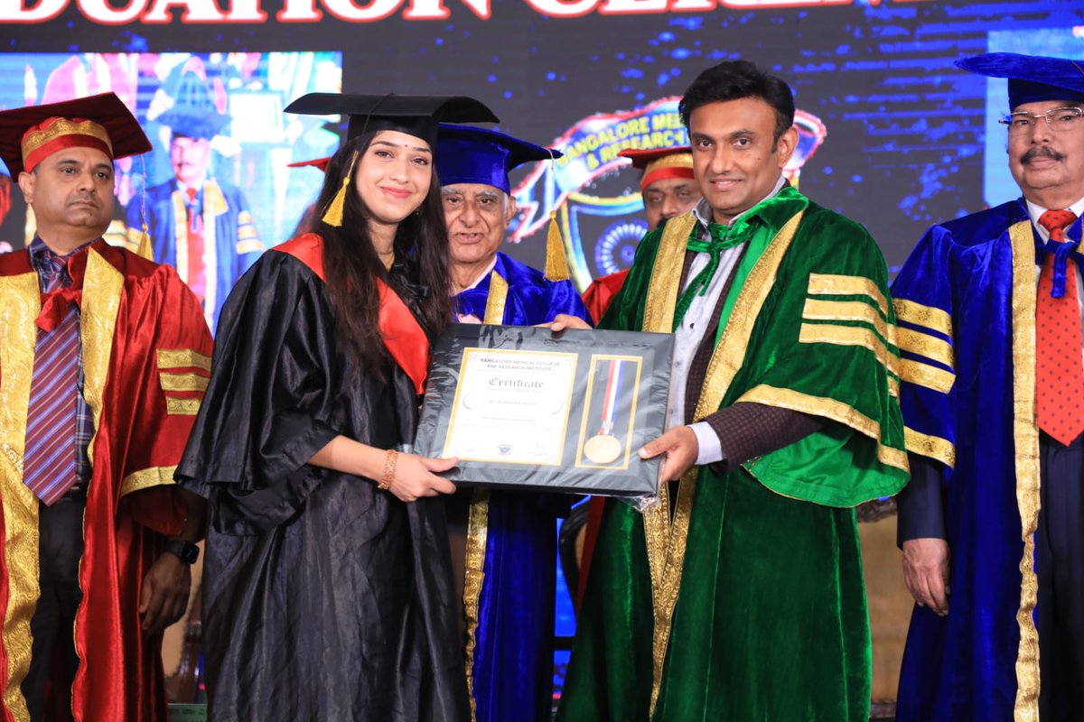 DrSudhakar_'s tweet photo. Participated in the Graduation Day Ceremony of the Batch of 2016 at Bangalore Medical College &amp; Research Institute. With its galaxy of attached hospitals, BMC is among the best medical colleges in India providing excellent clinical exposure. My best wishes to graduating students. https://t.co/pWK1uTQp0R