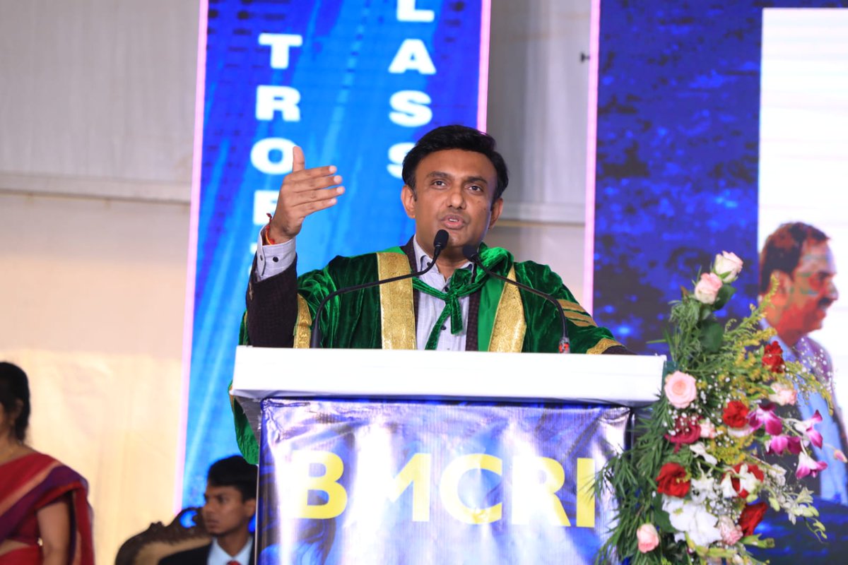DrSudhakar_'s tweet photo. Participated in the Graduation Day Ceremony of the Batch of 2016 at Bangalore Medical College &amp; Research Institute. With its galaxy of attached hospitals, BMC is among the best medical colleges in India providing excellent clinical exposure. My best wishes to graduating students. https://t.co/pWK1uTQp0R