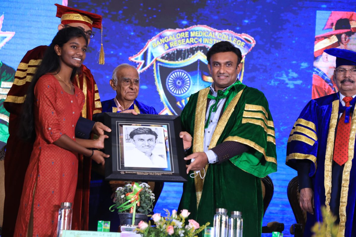 DrSudhakar_'s tweet photo. Participated in the Graduation Day Ceremony of the Batch of 2016 at Bangalore Medical College &amp; Research Institute. With its galaxy of attached hospitals, BMC is among the best medical colleges in India providing excellent clinical exposure. My best wishes to graduating students. https://t.co/pWK1uTQp0R