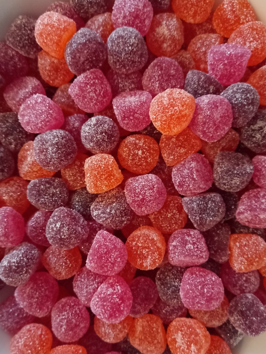 golferscbd's tweet image. Nothing better than Friday of a long weekend so we're giving away some best selling jelly domes today 💪 400mg fruit-flavoured #GolfersCBD will have you sleeping, feeling and playing better ⛳️ Just RT to enter and get more from your game this weekend 🏆 golferscbd.co.uk/cbd/20mg-jelly…