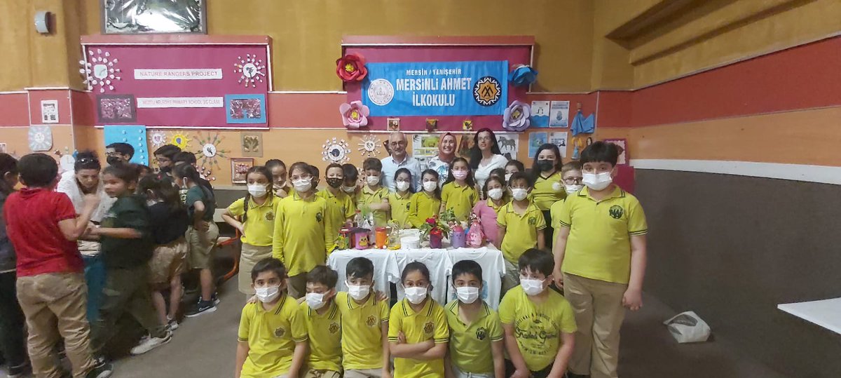 SamimeKAYA3's tweet photo. NATURE RANGERS eTwinning Proje Final sergimiz okulumuzda 5 okul, 10 öğretmen,öğrencilerinin katılımı ile gerçekleşmiştir.Proje boyunca yapılan etkinlikler stantlarda sergilenmiş,okullar arası oluşturulan karma takımlarla geri dönüşümden hazırlanan bowling turnuvası yapılmıştır. https://t.co/2izJoprjDf