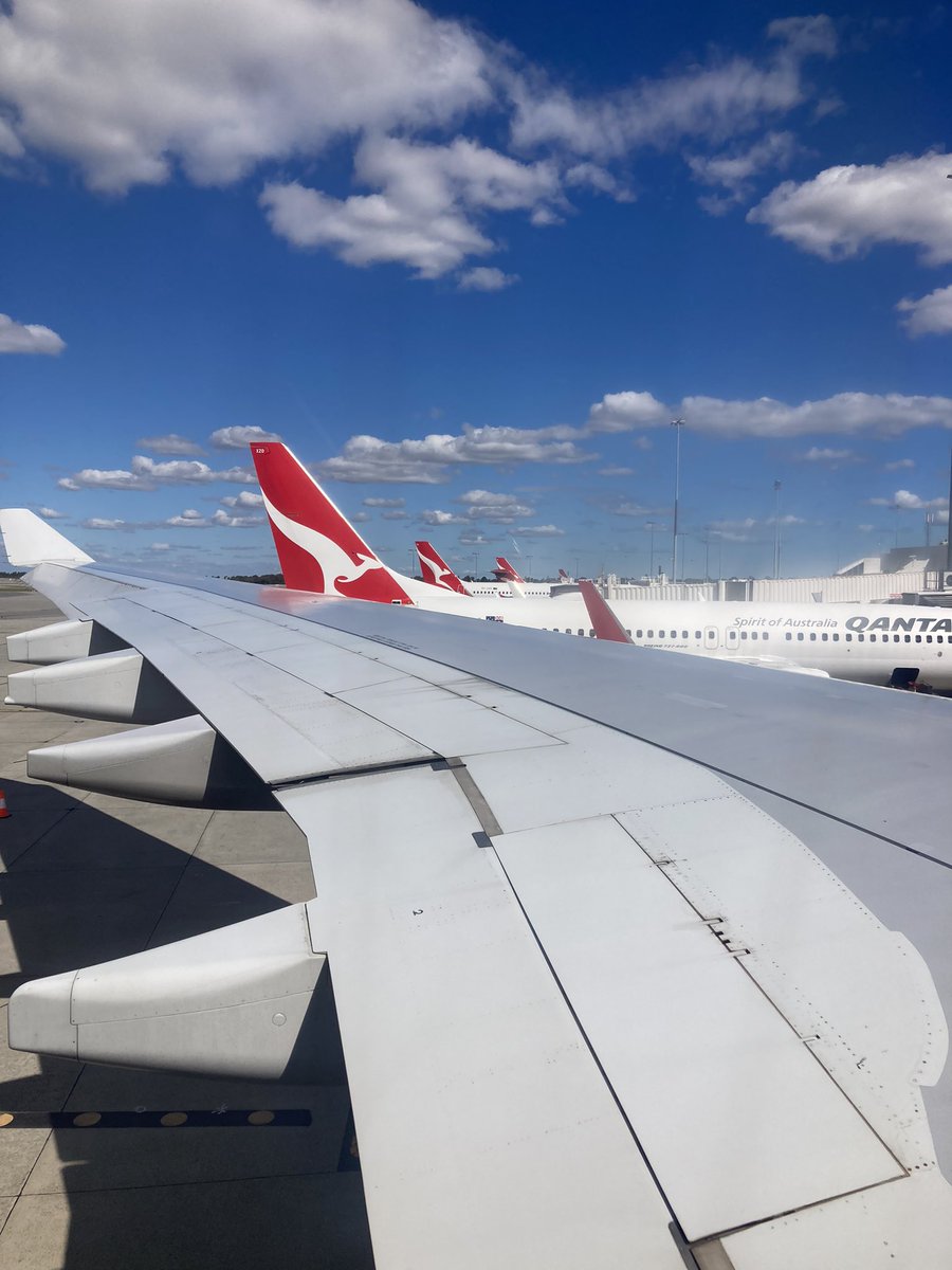 I’m on a plane!!!!!! Back in travel mode with <a href="/Qantas/">Qantas</a> ❤️❤️❤️