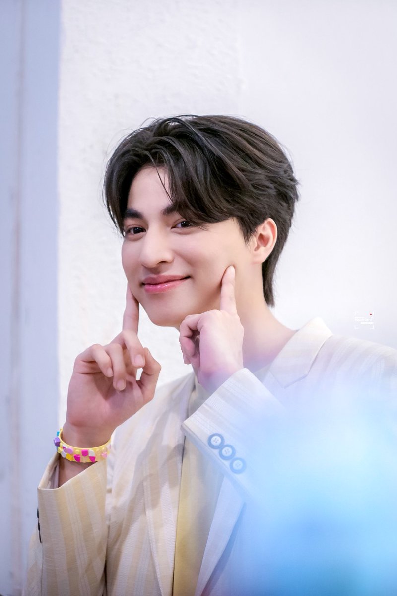 TGmeaw's tweet photo. ท่านี้ป๋มน่ารักมั้ยคับ~แจ้มบุ๋ม 😭🤏🏻❤️ @gulfkanawut 

#GulfKanawut 
#TGmeawxMG https://t.co/3oqDbbNyxN