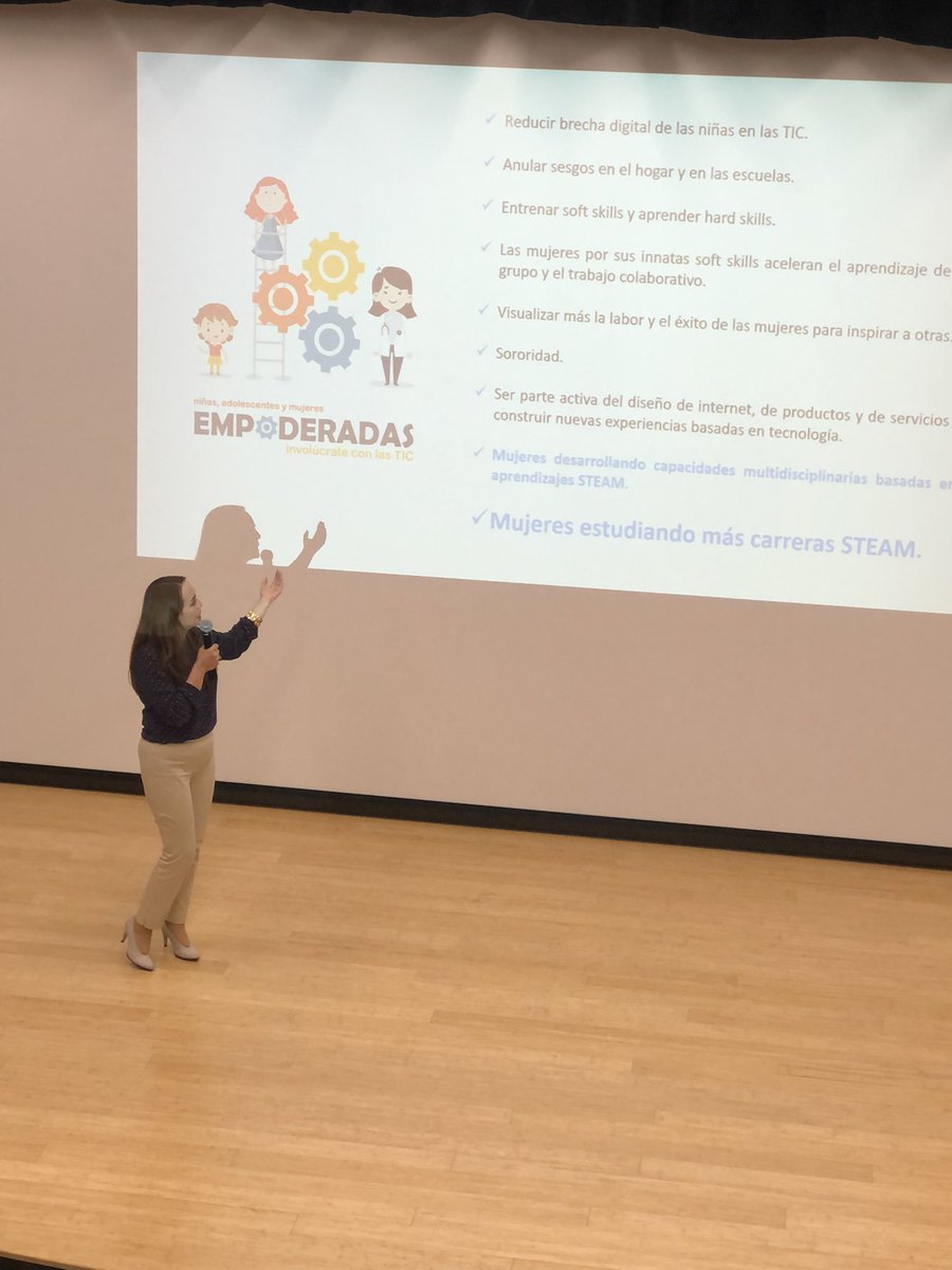 lnargod's tweet photo. Hoy 28/04, motivé a niñas a estudiar carreras en ciencia y tecnología por el Día #NiñasTIC_EC  organizado por @UDLAEcuador  y el @TrasparenciaEcu. Un privilegio compartir con expositoras inspiradoras e incidir en jóvenes que quieren diseñar una internet inclusiva. https://t.co/ND2BUZEdDv