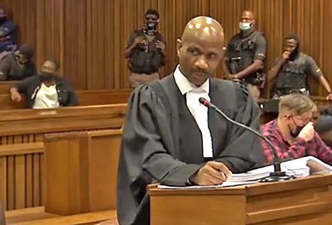 Amika94855371's tweet photo. GOOD MORNING ADVOCATE TEFFO. THE MAJORITY OF SOUTH AFRICANS ARE BEHIND YOU. RETWEET IF  YOU AGREE. https://t.co/OlC50wy3Ev