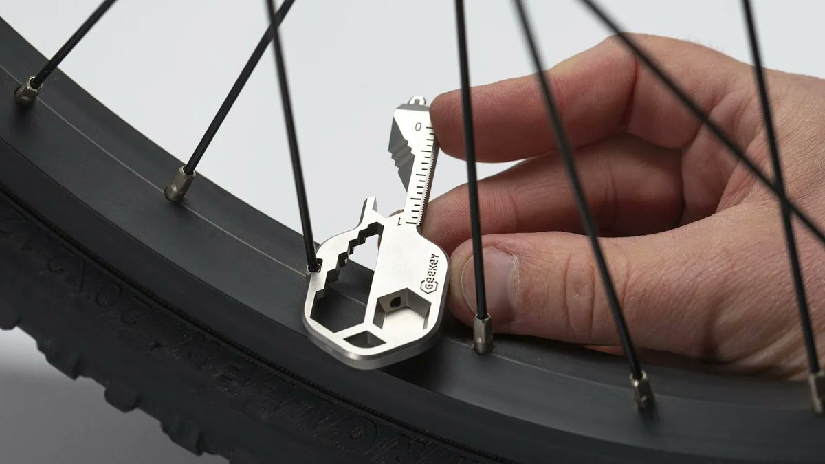 GadgetFlow's tweet image. The @getgeekey compact #multitool thegadgetflow.com/portfolio/geek… This compact gadget combines various everyday common tools into one, so you don’t need to carry a separate screwdriver, bottle opener, wrench, wire bender, ruler, and more. #everydaycarry