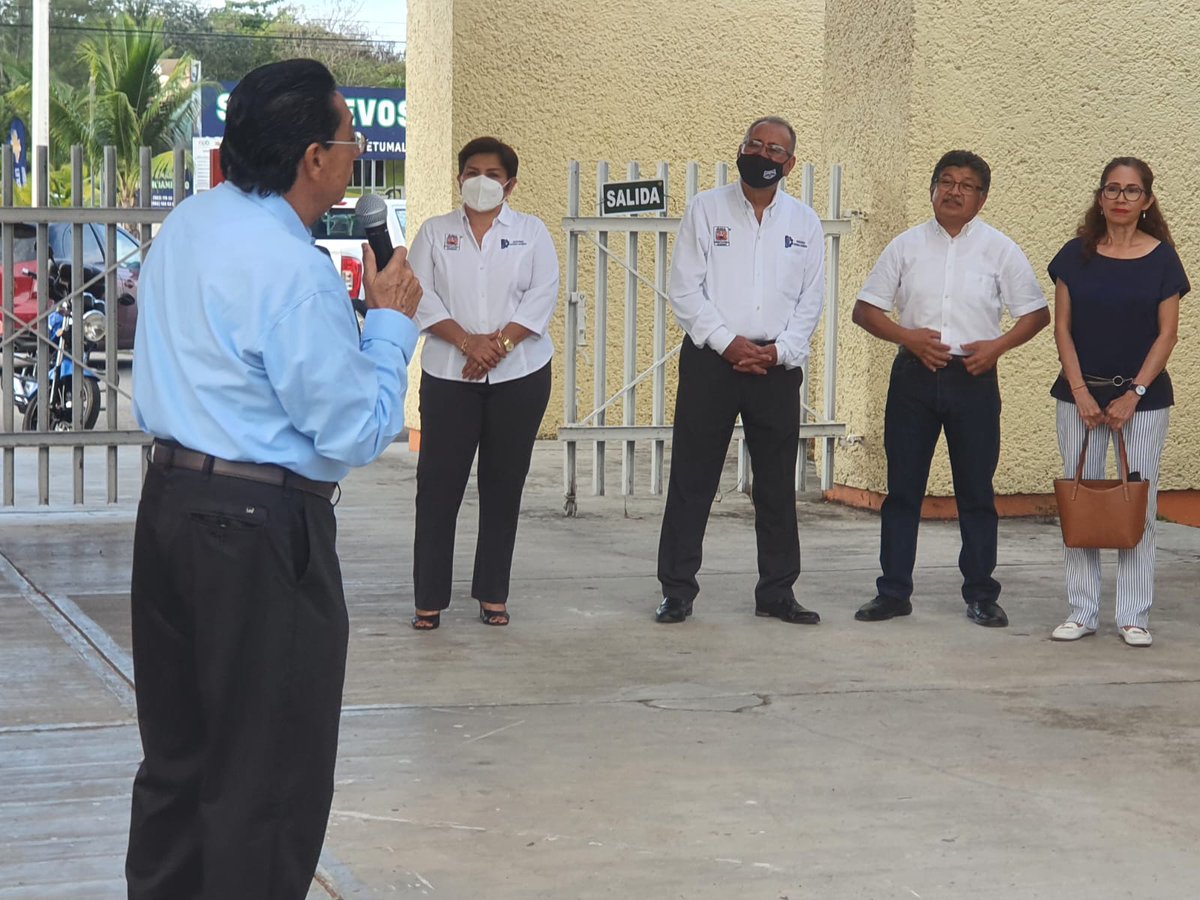 omaralpuche's tweet photo. #Mapaches Siempre un gusto reencontrarnos como egresados de nuestra #AlmaMater el @IT_Chetumal para develar la Placa conmemorativa de la #1Generación de #LAETs nos acompaña @Marioglezrobles Director del #ITCH @Alejand38019763 Presidenta del Comité de Vinculación @mapachestec https://t.co/rn8hGKjkuV
