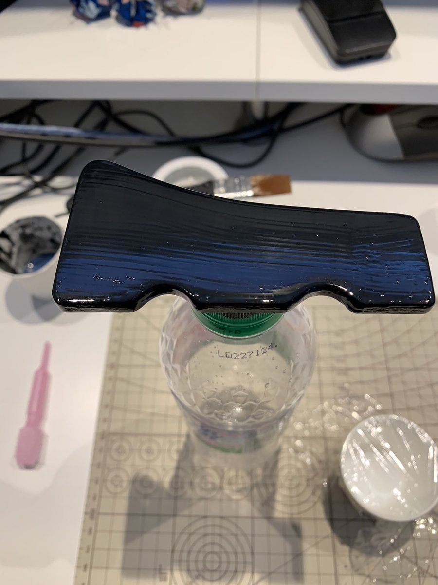 marimox1207's tweet photo. ニス塗って、ヤスって、ピカールで磨いて、かんせーい https://t.co/ZCuluPJ7eN