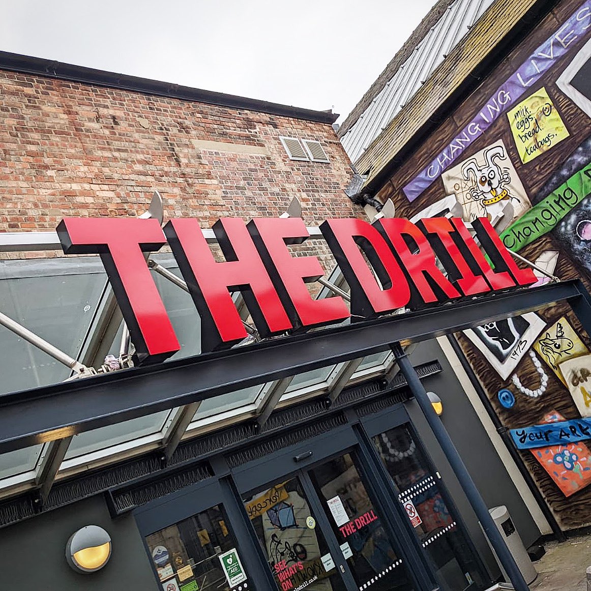 grssignscouk's tweet photo. Rimless face illuminated built up letters installed at the @LincolnDrill main entrance #signage #builtuplettering #illuminatedsignage #lincoln #eventsvenue #grssigns https://t.co/IrHj9qqGGw