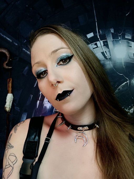 "Sticks and stones may break my bones but whips and chains excite me" #PlayToEarn #Live  My links. Chat<a href="/tag/live"class="tags"><span>#live</span></a><a href="/tag/playtoearn"class="tags"><span>#playtoearn</span></a>