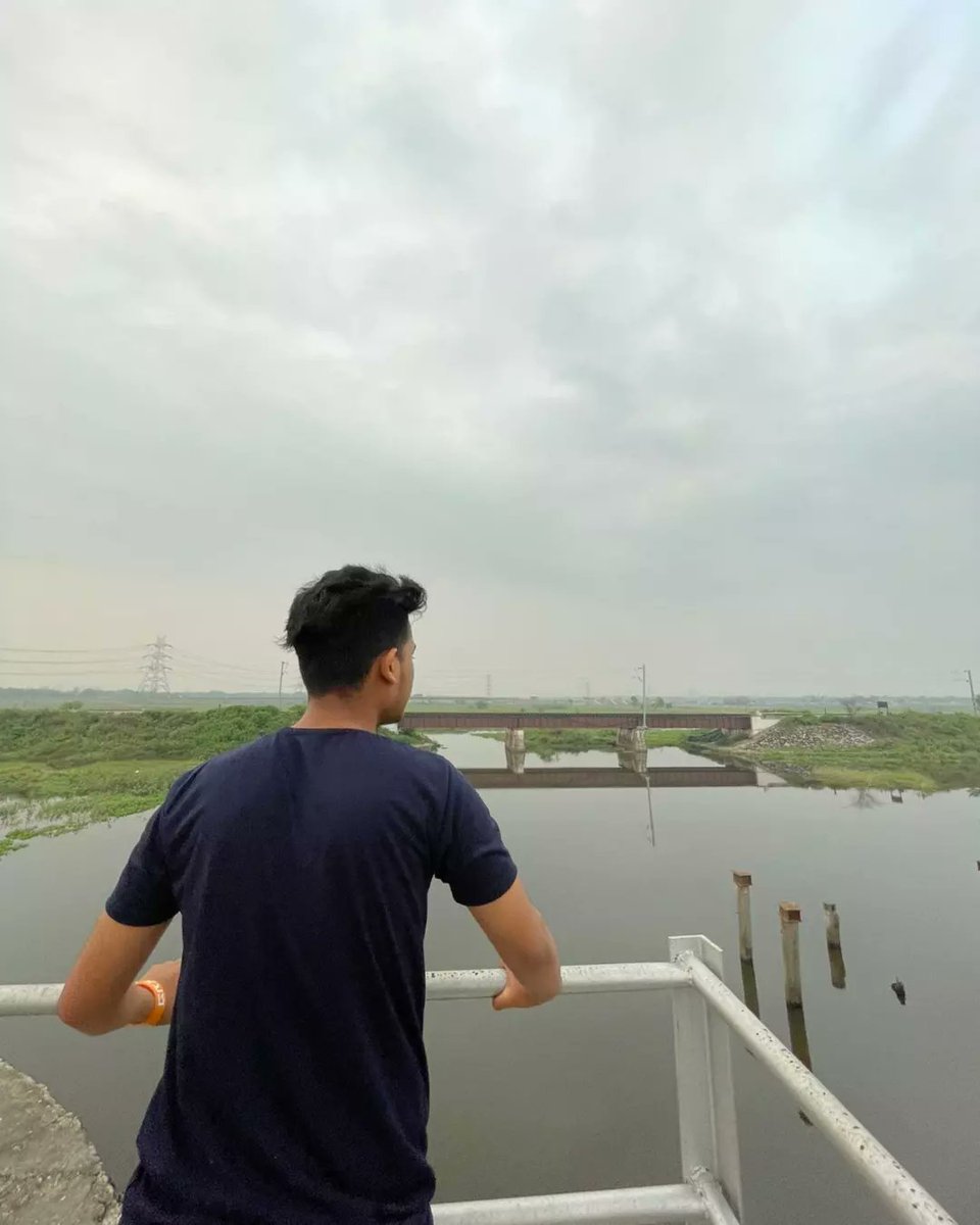 SDW_CrazyWorld's tweet photo. Now my time is bad, but life is not bad...😈⚡

#sdw_crazyworld #sdw #sagardebnath #badtime #samuktala #durgabari #sdw_sagarislive https://t.co/j5KDz1pfKc