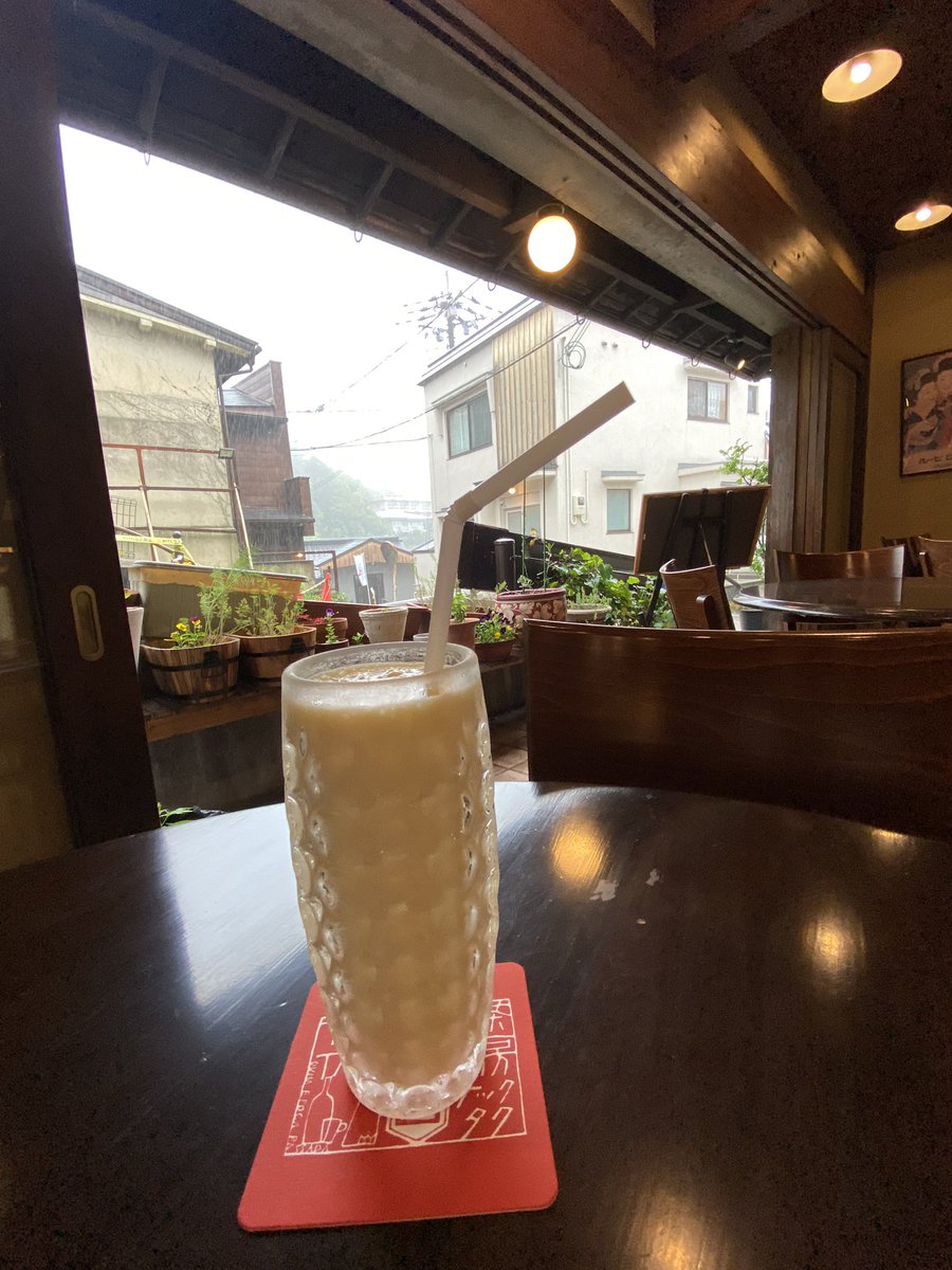 いやいや、
風情　通り越して
どしゃ降り〜🤣❗️❗️

雨宿りしながらブログ書く❗️

最近、スマホから
ブログ更新、出来る事知りました😆
ワードプレスのアプリがあるなんて〜

コレも1年後に知る私。

#ブログ書け