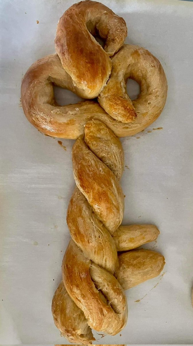 CocoPazzo's tweet photo. @rabbishish For those who follow the minhag, it's that time of year again

#Schlissel #Challah https://t.co/7SOs7t4Sac