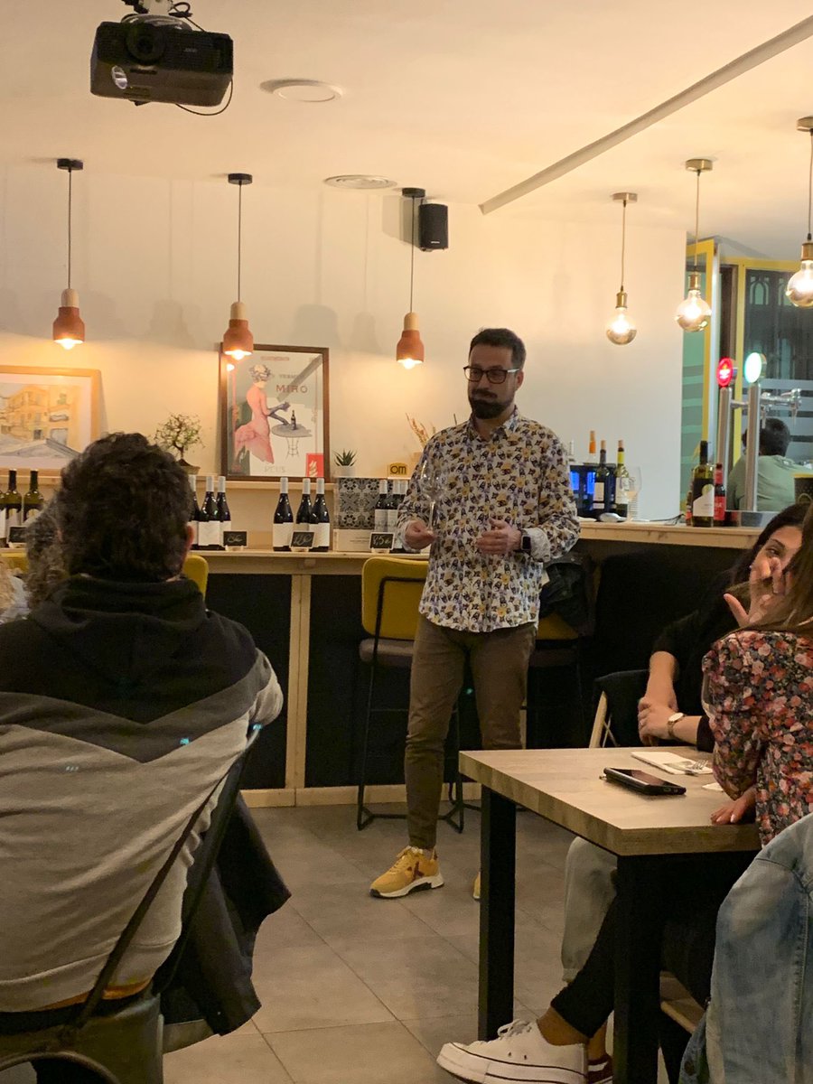 pinoflash's tweet photo. Sopar i vins al restaurant Om de #Riudoms amb uns monstres de la comunicació i l'espectacle, gràcies Laia i Xavier. https://t.co/U4zQQa6Iw5