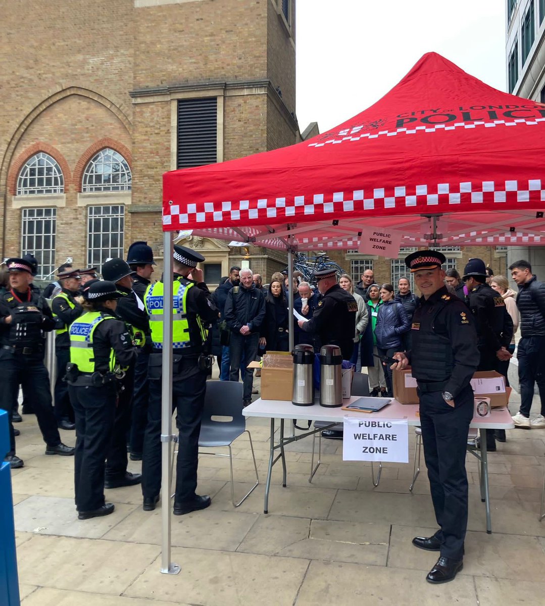 CityPoliceCops's tweet photo. A successful evening of working In partnership to create safer spaces in the City of London to protect Women and Girls from Victimisation.
Positive engagement with our community to build trust and confidence.
#OpReframe. https://t.co/ssnEyTJ2GZ