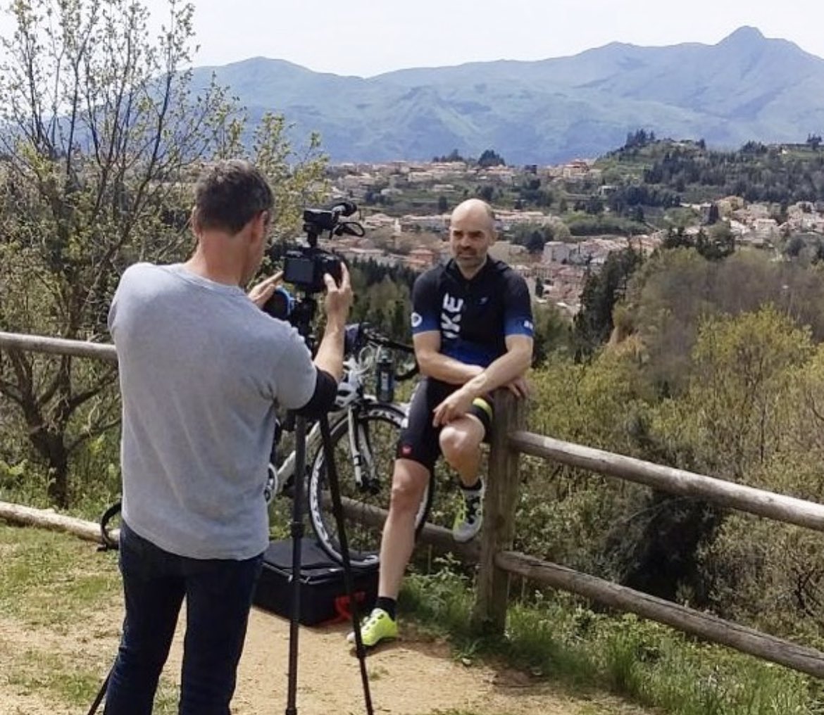 TOLLRacingTeam's tweet photo. Empezamos el documental para @greenlighttelevision (IG) sobre @Torras49 y el @ttracesofficial 
🏁🇮🇲 #TT2022 #RoadRace https://t.co/r4Ss52FEv7
