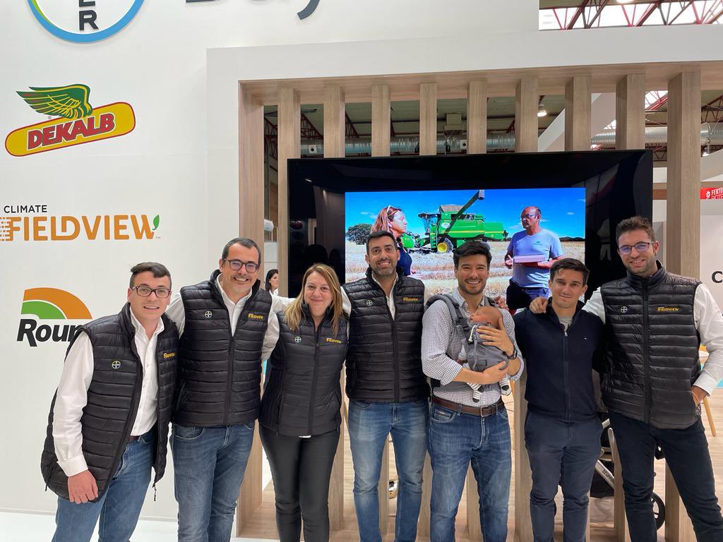 nachobanuls's tweet photo. Equipo de Bayer Digital Farming Solution! @Bayer4CropsES @DEKALB_ES https://t.co/YPzoETDDj0