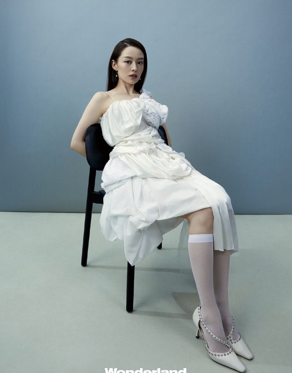 wxsxssd's tweet photo. 吉娜·爱丽丝 人间极品 良宵一夜愿折寿三年 #明星丝袜 #celebrity #pantyhose #丝袜 #丝脚 #高跟鞋 #丝足 #스타��� #ストッキング #恋足 https://t.co/X4GuhVnALJ