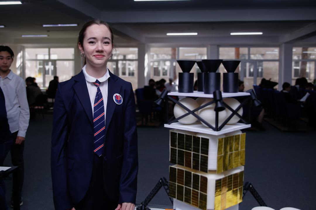 Kazakh girls leading the way! 15-year-old Yaroslava Kravchuk received an educational grant from NASA United Space School (USS) for creating a prototype of the small spacecraft that produces hydrogen fuel from comet and asteroid soil. 

Congrats Yaroslava! 🇰🇿