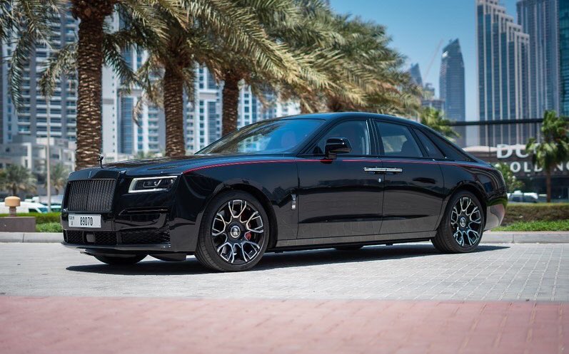 md_samir_'s tweet photo. Having a white was not enough, as black has its on spark. A beauty with luxury for ambition and attitude, the all new Rolls Royce Black Badge Ghost. #rollsroyce #luxury #luxurycarrental #luxurylifestyle #dubailife #dubai https://t.co/ZGgqmCufVj