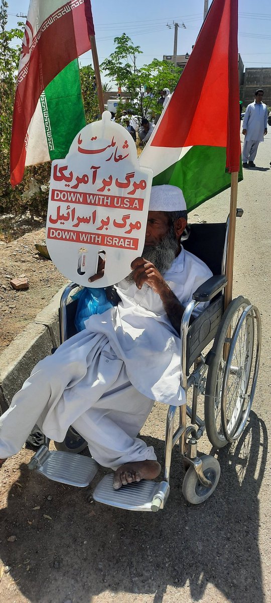Seyedbaloch_ir's tweet photo. ویلچر نشین بلوچ از مهرستان سیستان وبلوچستان گفت؛به عشق مردم فلسطین وبرای قبله اول مسلمانان جهان آمده ام. #FreePalestine #القدس_هی_المحور https://t.co/TbwFLEHXgM