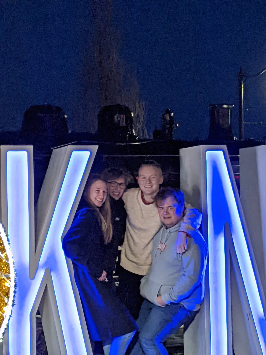 joachary's tweet photo. so this is uni

i look so fkn feral in the first one i love it https://t.co/yDMZtMoT53