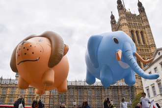 ZUMA Press Wire
    April 27, 2022, London, England, United Kingdom: Various animal welfare organizations gathered outside Parliament and flew huge lion and elephant balloons in response to reports that the government will drop the Animals Abroad Bill. https://t.co/6R1SM3qfdd